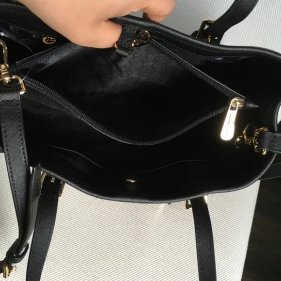 Michael Kors Jet Set Saffiano Leather Tote Bag
Yes Like new - Picture 7 of 14